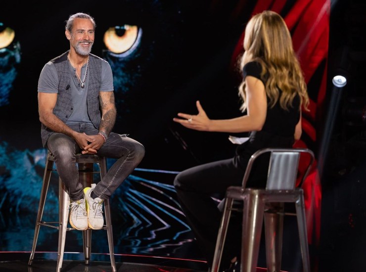 Raz Degan nello studio di Belve - fonte Facebook - c4comic.it