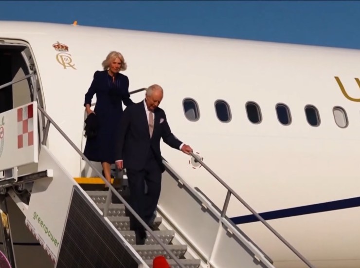 Carlo e Camilla (screenshot TV Mediaset) - c4comic.it
