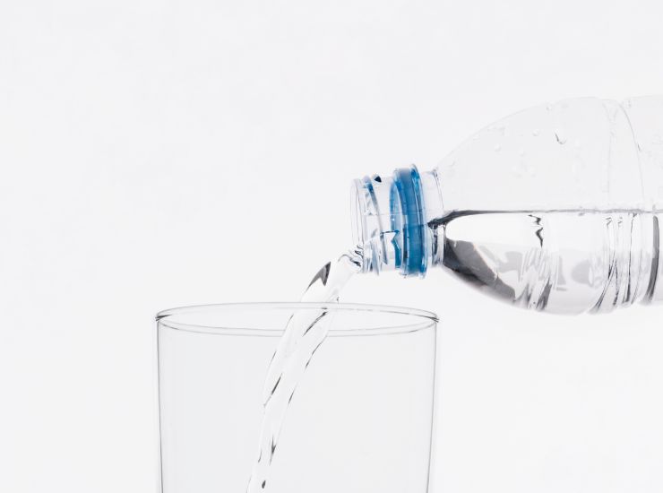 acqua minerale - freepik - c4comic.it