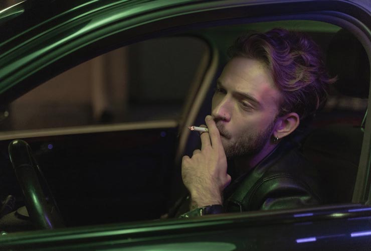 Fumare-in-automobile-Foto-di-Ron-Lach-da-Pexels-C4Comic