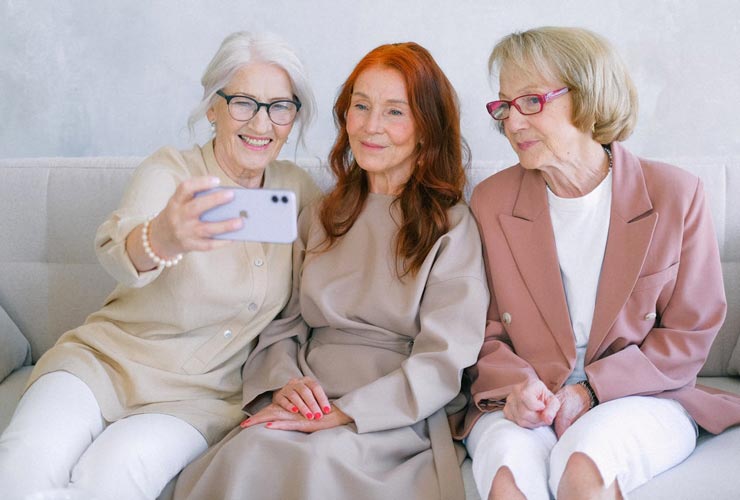 Pensione-donne-Foto-di-Anna-Shvets-da-Pexels-C4Comic