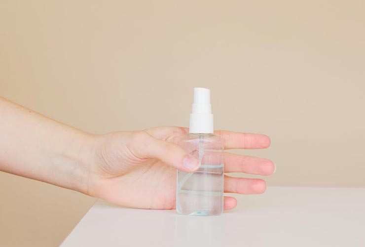 Repellente-per-zanzare-Foto-di-Artem-Podrez-da-Pexels-C4Comic.it