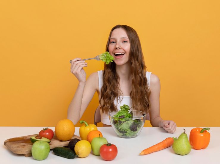 mangiare frutta e verdura - freepik - c4comic.it