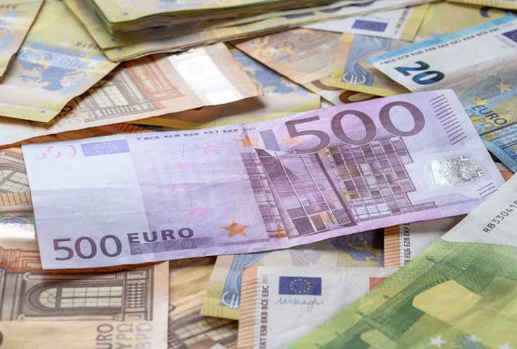 500-euro-Foto-di-Willfried-Wende-da-Pexels-C4Comic.it