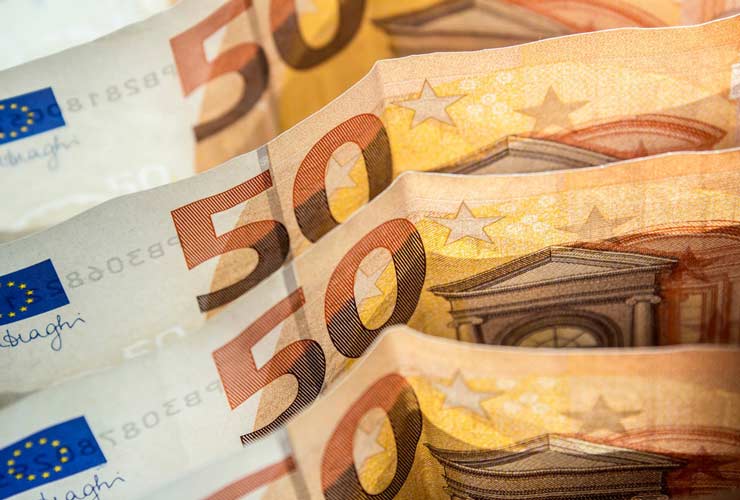 Banconote-da-50-euro-Foto-di-Henrikas-Mackevicius-da-Pexels-C4Comic