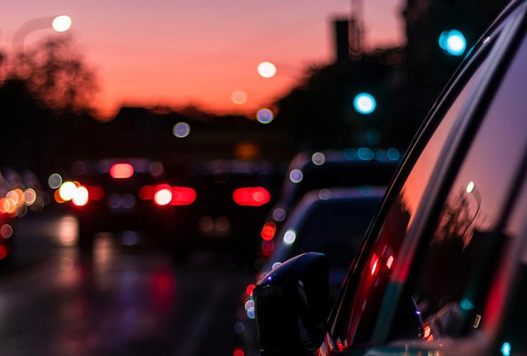 Fari-di-notte-Foto-di-thevibrantmachine-da-Pexels-MobilitàSostenibile