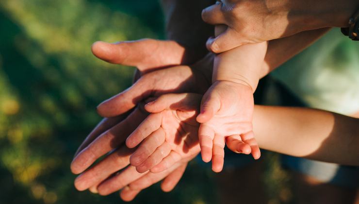 Chi è il più intelligente in famiglia: lo scopri osservando le mani