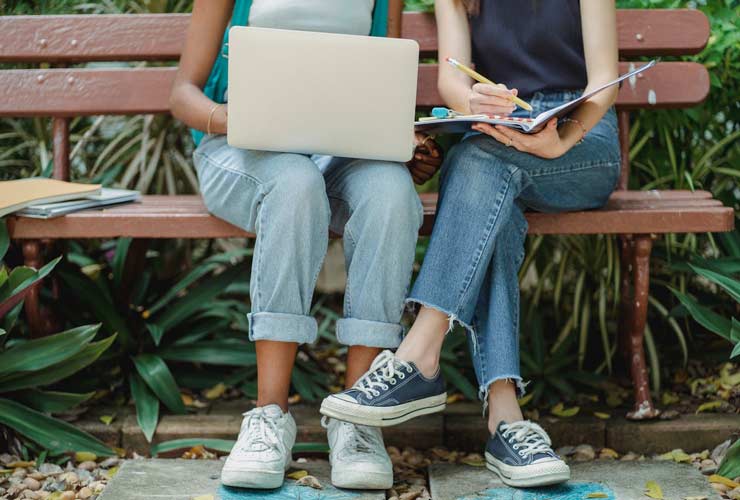 Studenti-Foto-di-Zen-Chung-da-Pexels-C4Comic.it