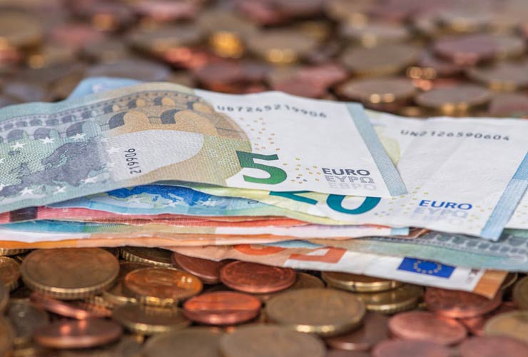 Mucchietto-di-euro-Foto-di-Willfried-Wende-da-Pexels-C4Comic.it