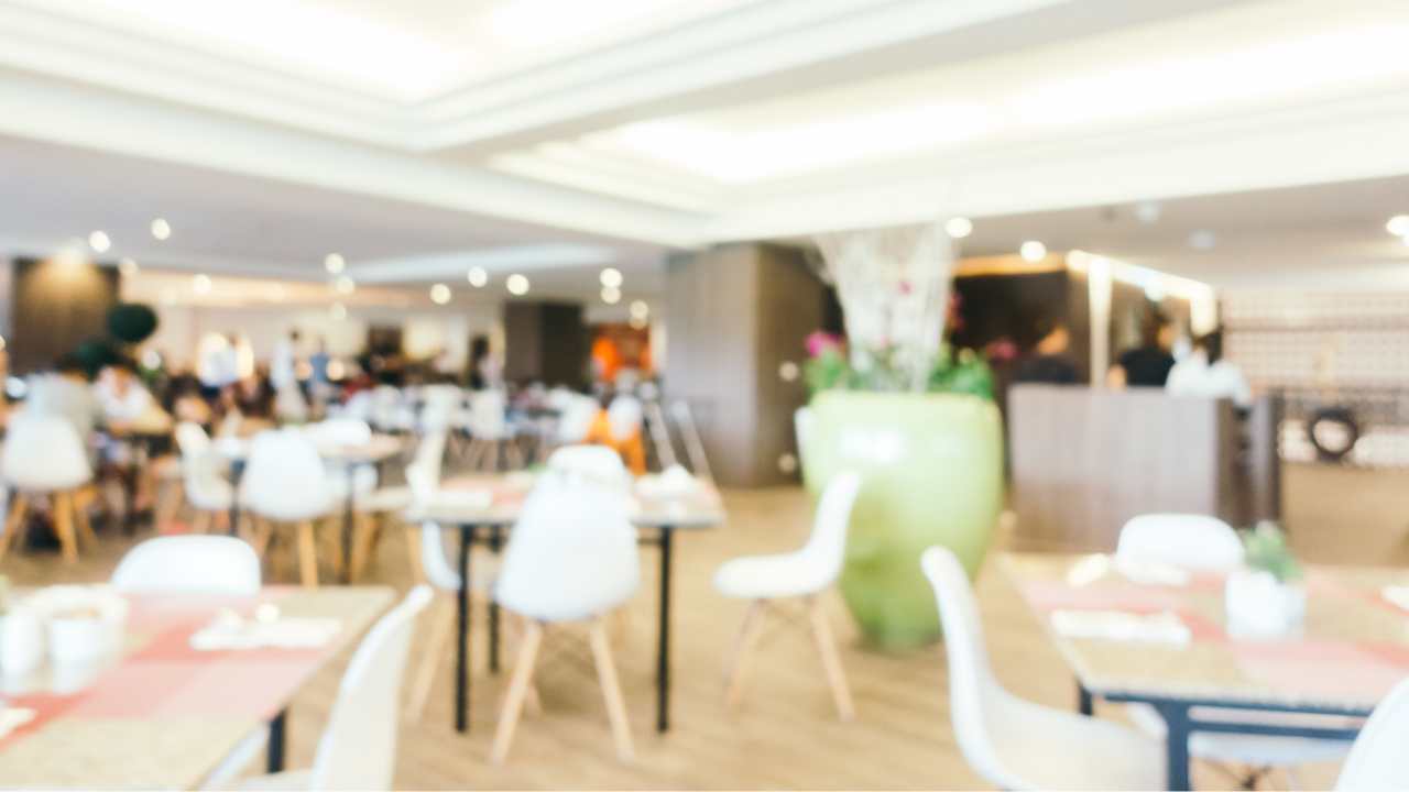 Da EUROSPIN sono impazziti del tutto: con meno di 180€ ti rifanno tutta la sala da pranzo