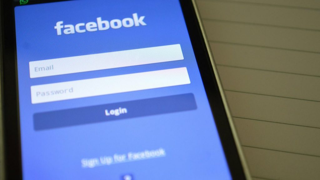 Password Facebook - fonte Pexels - c4comic.it
