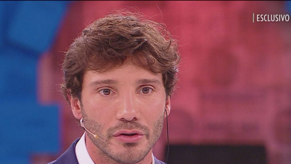 Critiche contro Stefano De Martino