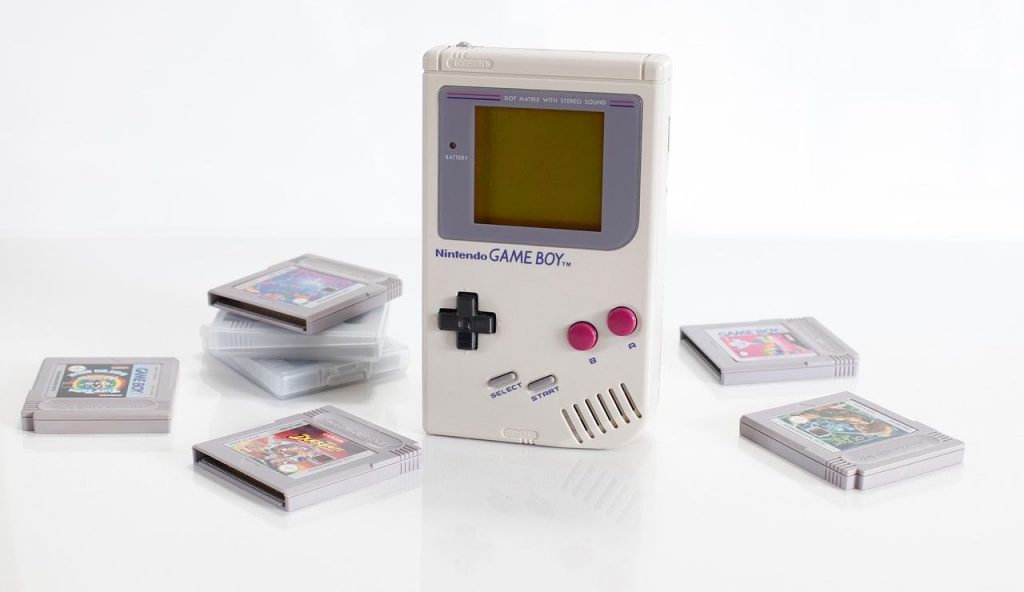 Ricordate l’amato vecchio Game Boy? Torna di nuovo sul mercato ma in una versione davvero particolare