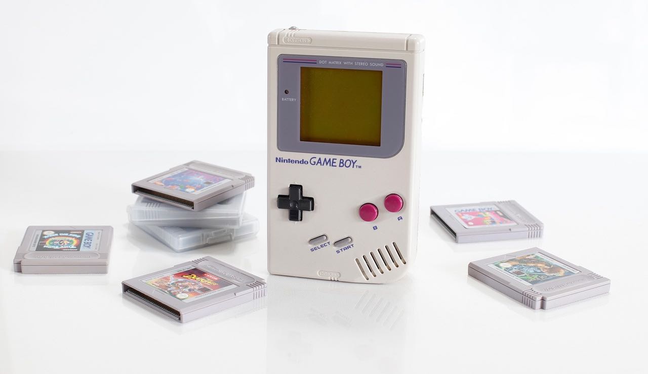Ricordate l’amato vecchio Game Boy? Torna di nuovo sul mercato ma in una versione davvero particolare