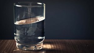Bicchiere-con-liquido-Foto-di-Stephan-Müller-da-Pexels-C4Comic