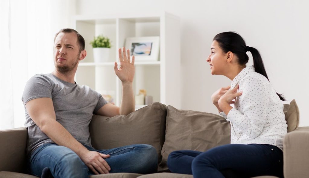 Come capire se il fidanzato è bugiardo