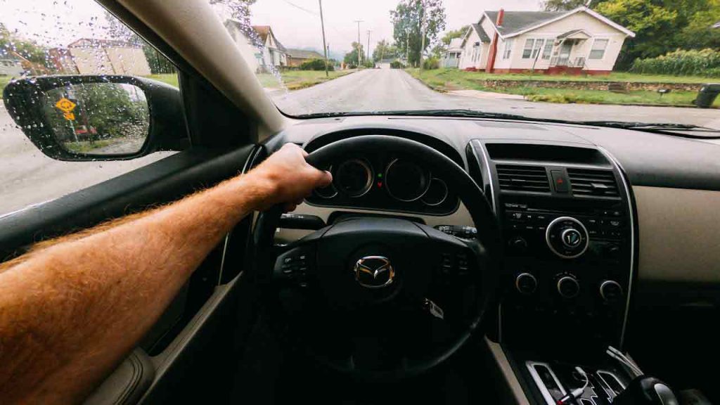 Guidare-auto-Foto-di-Kelly-da-Pexels-C4Comic