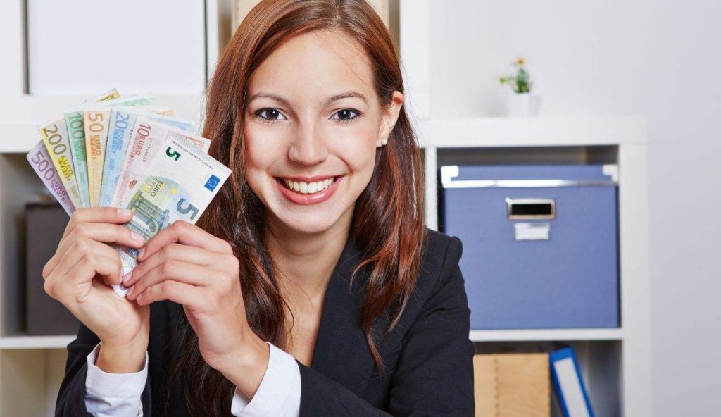 Stipendio di 57 mila euro