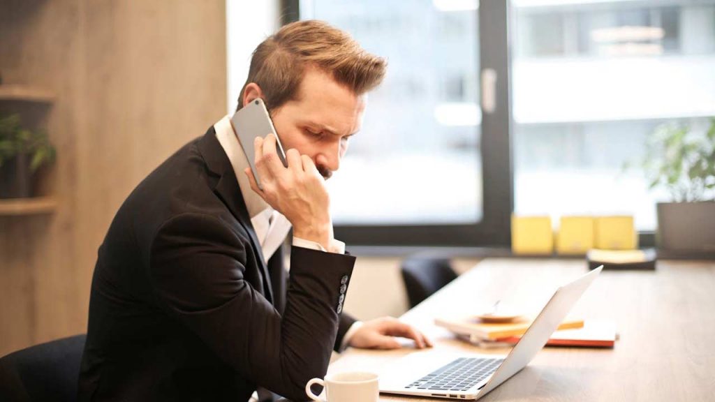 Lavoro-istituzionale-Foto-di-Andrea-Piacquadio-da-Pexels-C4Comic