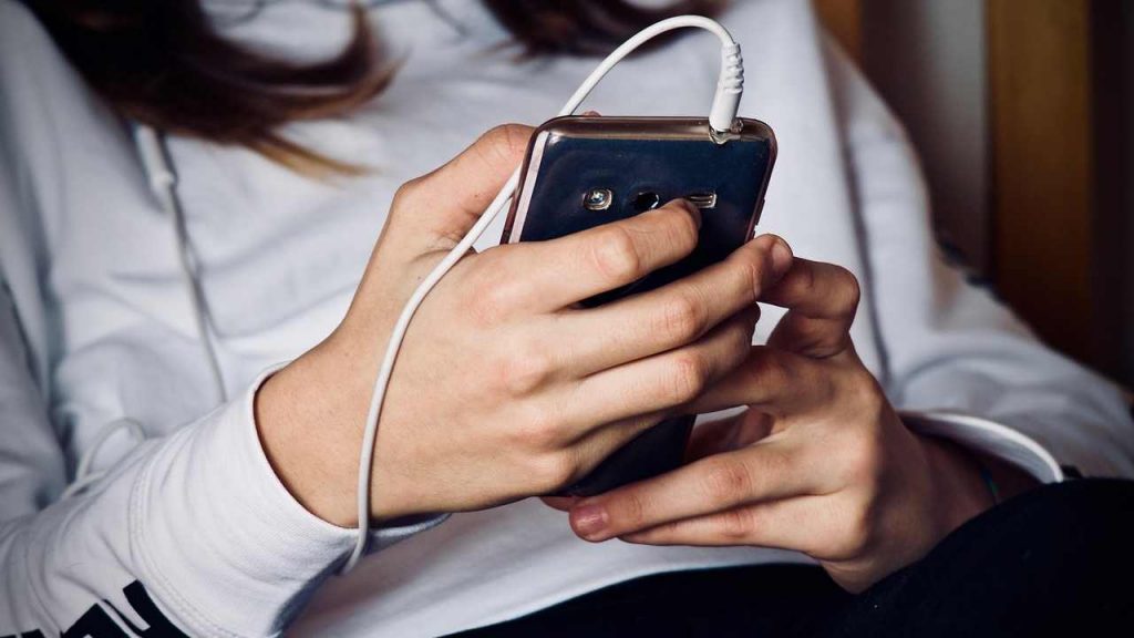 Persona al telefono
