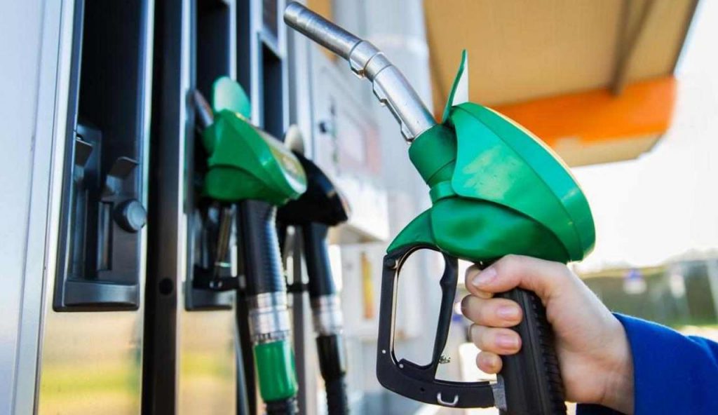 Attenzione a come si tiene la pistola della benzina