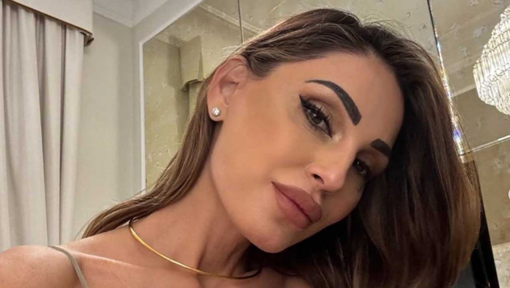 Anna-Tatangelo-Foto-Instagram-C4Comic