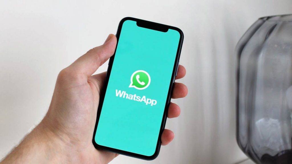 App-Whatsapp-Foto-di-Anton-da-Pexels-C4Comic.it