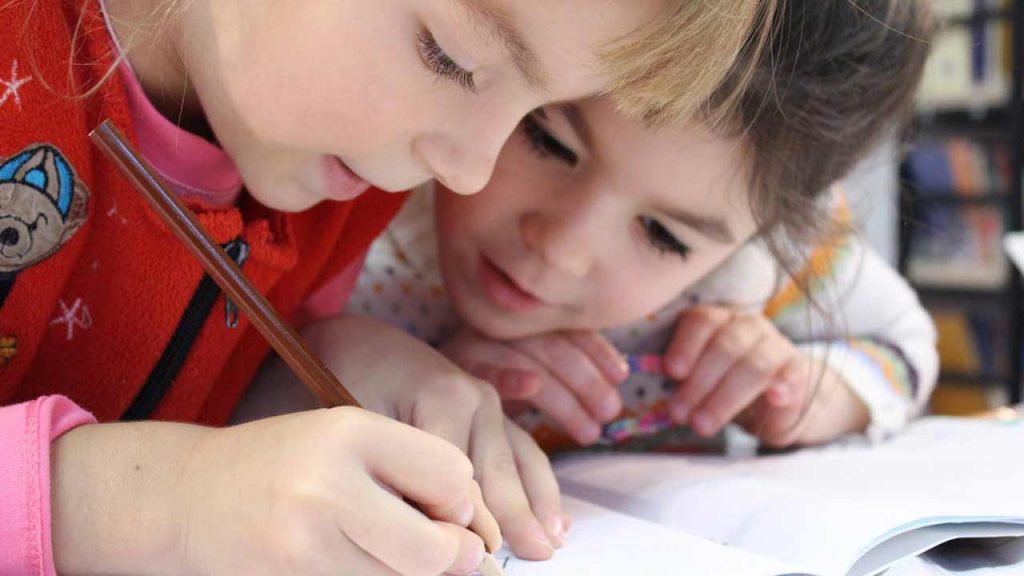 Bambini-a-scuola-Foto-di-Pixabay-da-Pexels-C4Comic