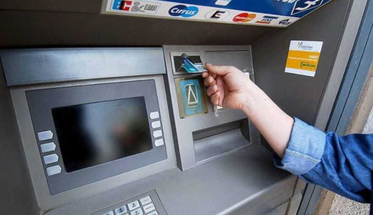 Attenzione al prelievo al bancomat