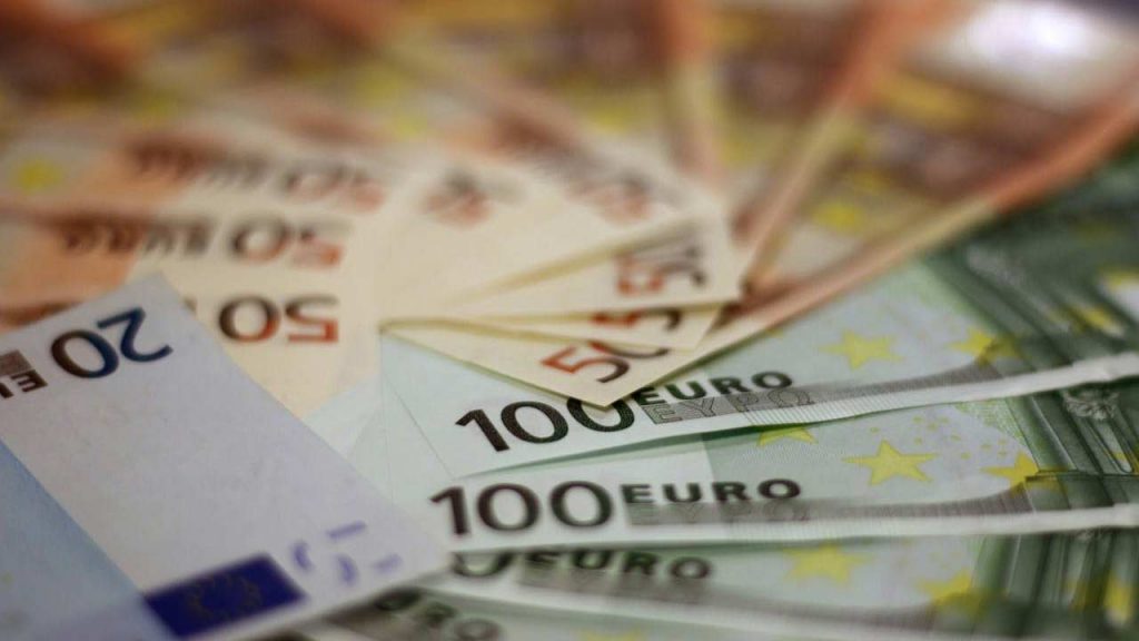 Banconote-euro-Foto-di-Pixabay-da-Pexels-C4Comic.it