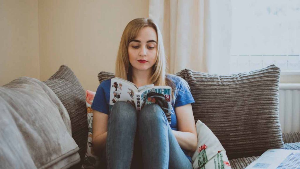 Leggere-manga-Foto-di-Lisa-da-Pexels-C4Comic