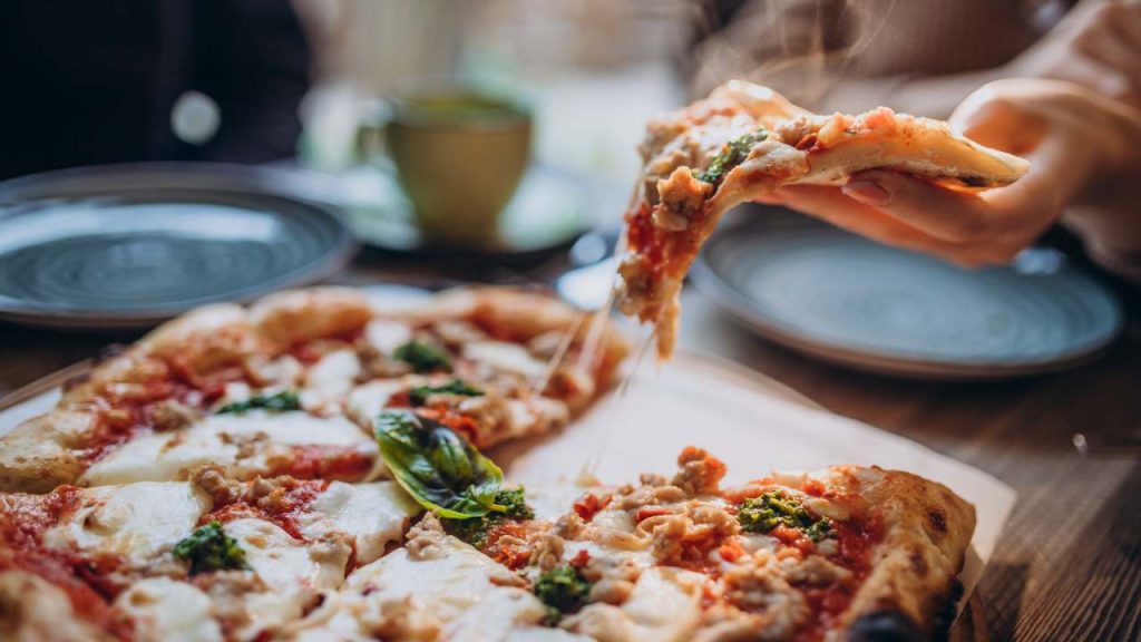 “A Napoli non fanno la pizza più buona”: la migliore adesso la assaggi a New York