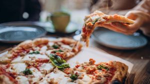 “A Napoli non fanno la pizza più buona”: la migliore adesso la assaggi a New York