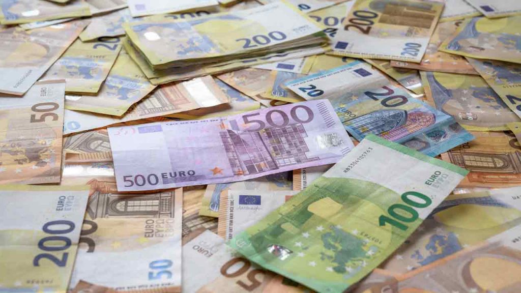 Soldi-euro-Foto-di-Willfried-Wende-da-Pexels-C4Comic