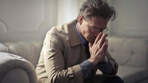 Uomo-triste-Foto-di-Andrea-Piacquadio-da-Pexels-C4Comic.it