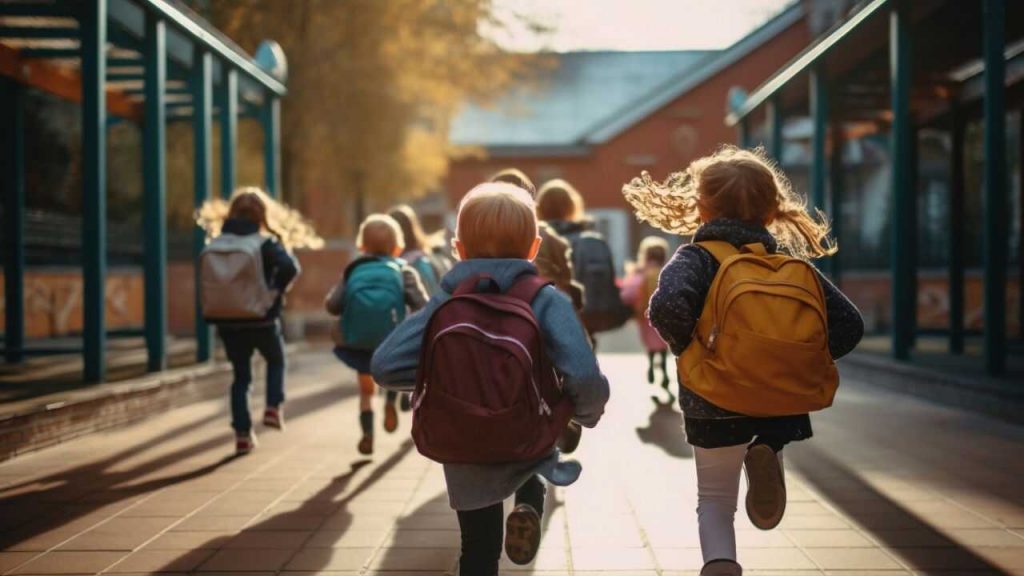 bambini scuola - freepik - c4comic.it