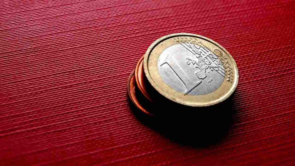 moneta da 1 euro - freepik - c4comic.it