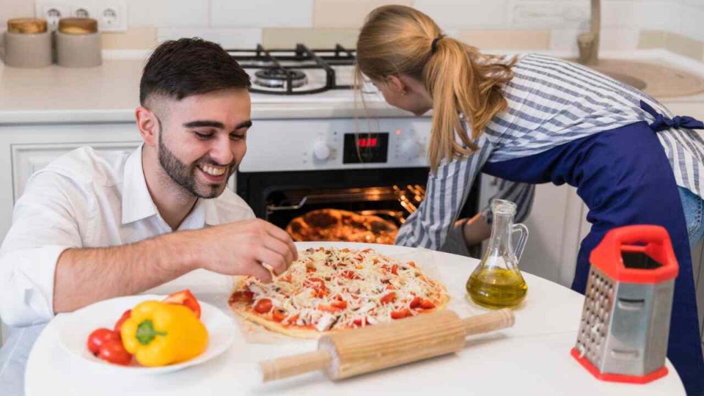 pizza fatta in casa - freepik -c4comic.it