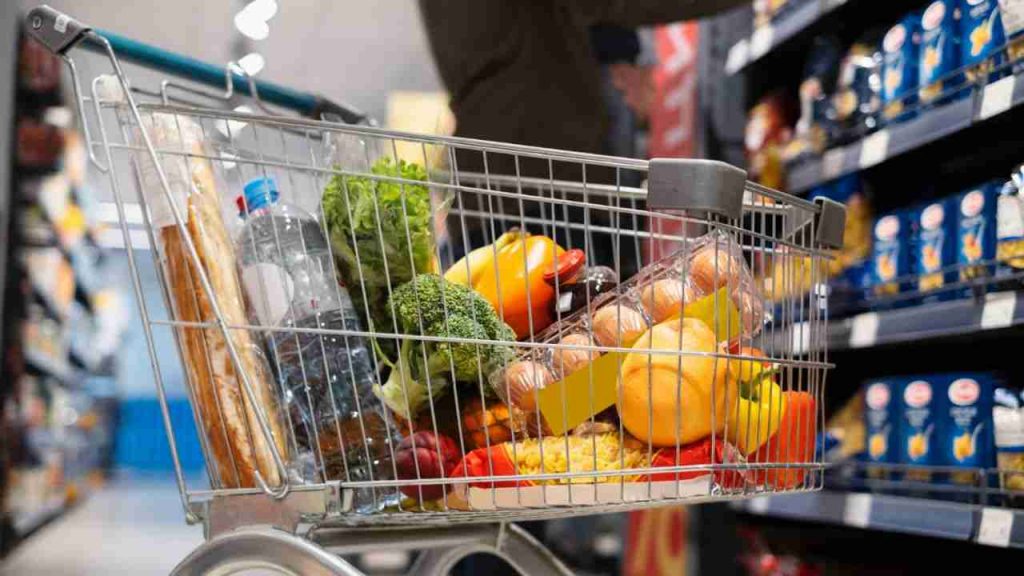 spesa al supermercato - freepik-c4comic.it