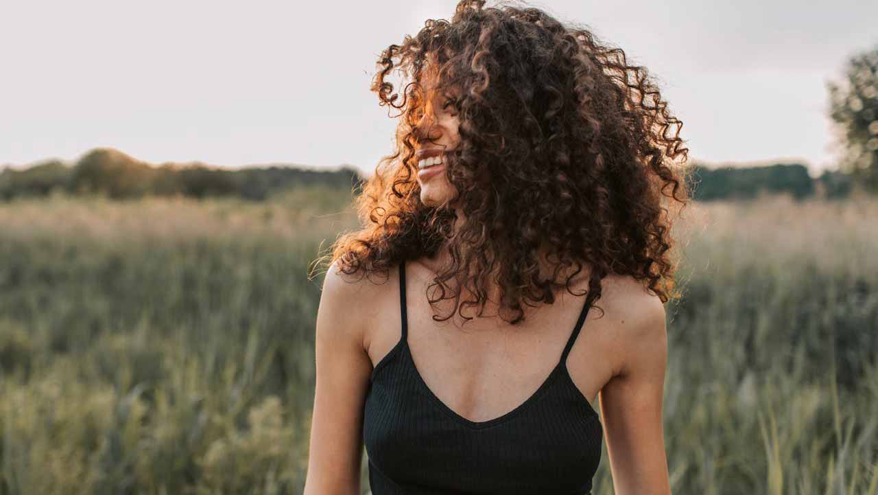 Capelli-ricci-Foto-di-Vlada-Karpovich-da-Pexels-C4Comic.it