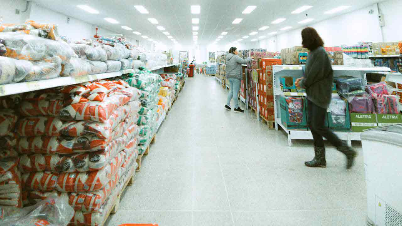 Corsie-supermercato-Foto-di-Sebastián-Mera-Jaramillo-da-Pexels-C4Comic