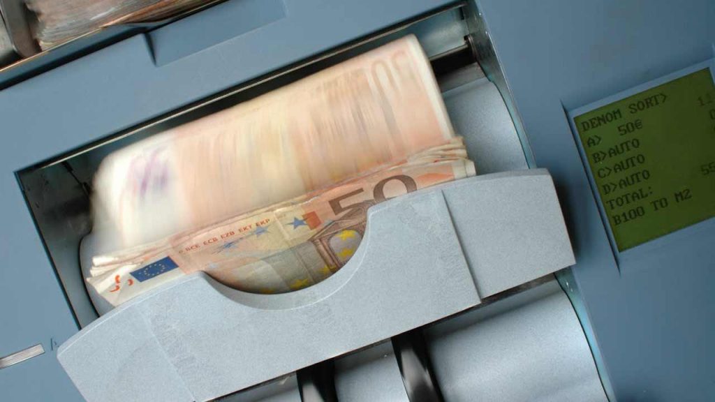 Euro-Bancomat-Foto-di-Pixabay-da-Pexels-C4Comic