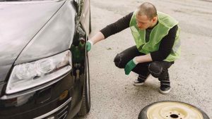Auto, non montare mai queste gomme invernali: ti fanno uscire fuori strada alla prima curva