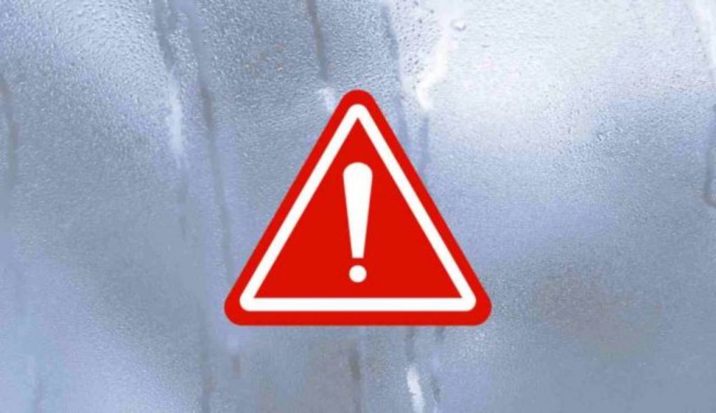 Condensa in auto, umidità KO | Il trucco dei sacchetti funziona davvero: ma solo se li posizioni qui